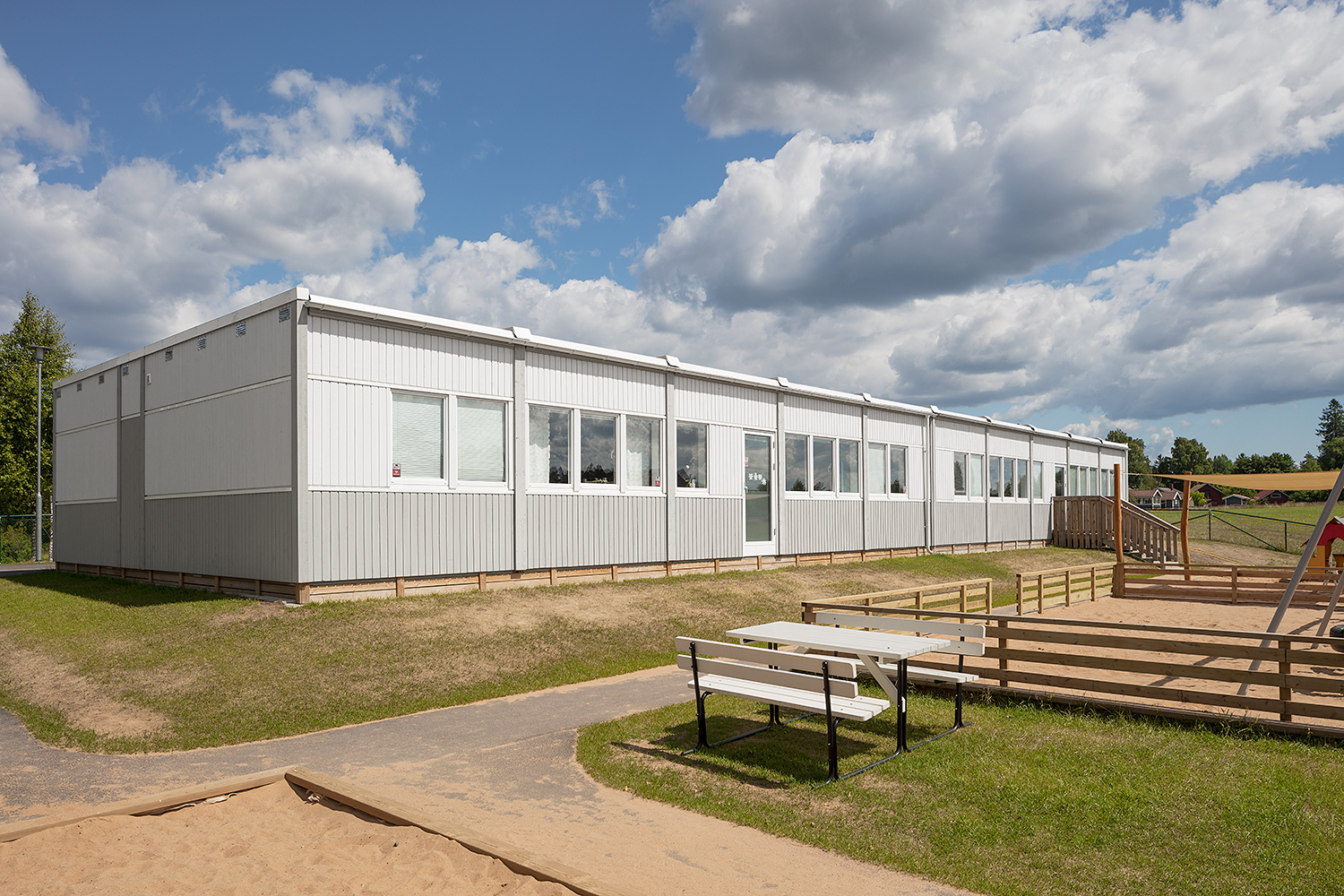 Solgläntans förskola i Långaryd med förskolegård, Expandias moduler i grön miljö