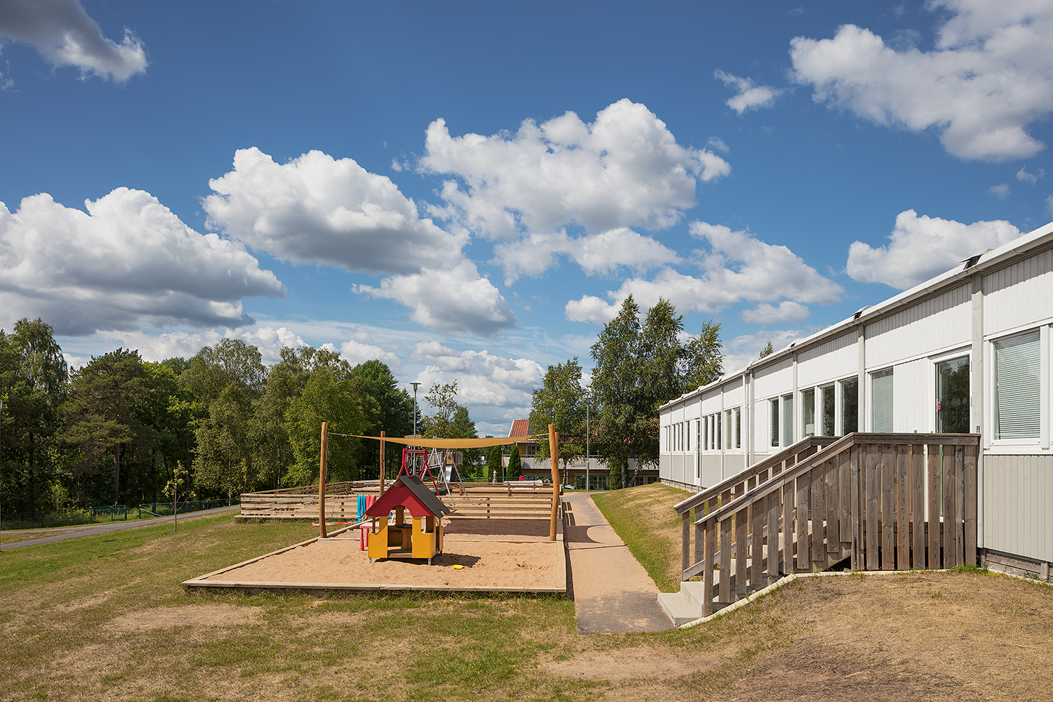 Solgläntans förskola i Långaryd med förskolegård, Expandias moduler i grön miljö