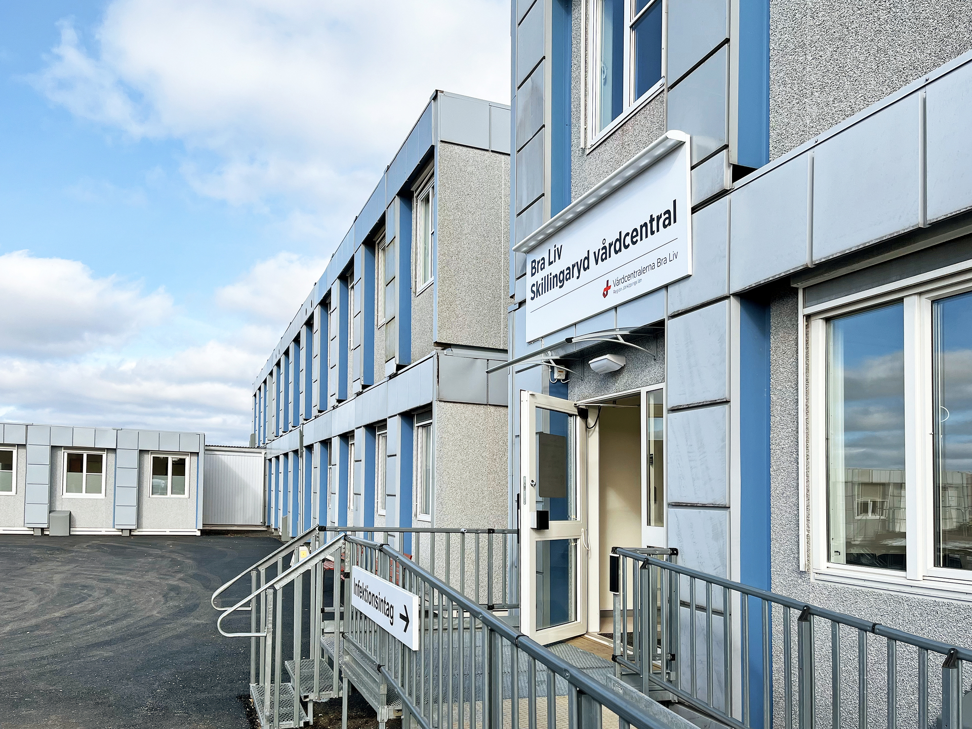 Skillingaryds vårdcentral uppförd i vårdmoduler från Expandia, med flexibel moduluppbyggnad anpassad för hälso- och sjukvårdsverksamhet